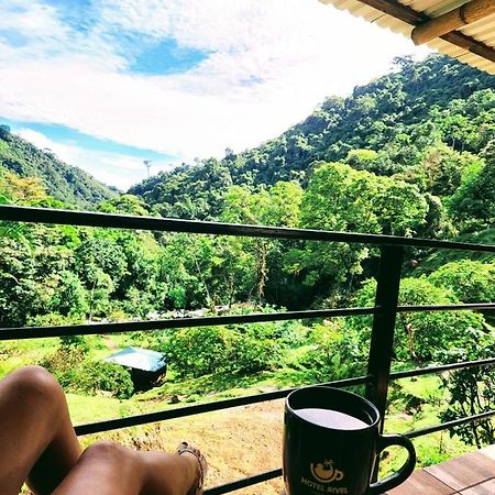 Hotel Rivel - Restaurant & Nature Retreat トゥリアルバ エクステリア 写真