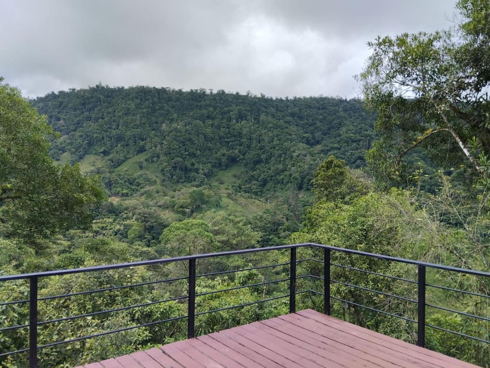 Hotel Rivel - Restaurant & Nature Retreat トゥリアルバ エクステリア 写真